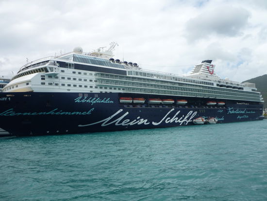 Wohlfühlen.... na ja, wir finden es schöner an Bord unserer  AMBASSADOR, auch wenn es manchmal schaukelt.