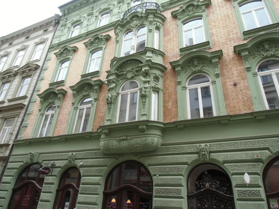 Solche Fassaden in einem geschlossenen Stadtbild kennen wir in Deutschland höchstens noch in Görlitz. Auch hier staune ich über die guten Restaurierungen