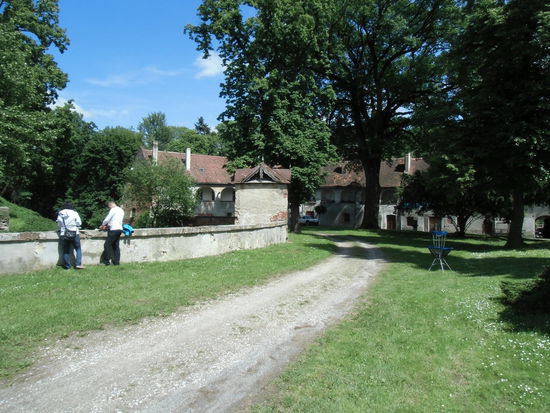 Die Burganlage ist noch gut erhalten, aber zu restaurieren gibt es noch weit mehr !