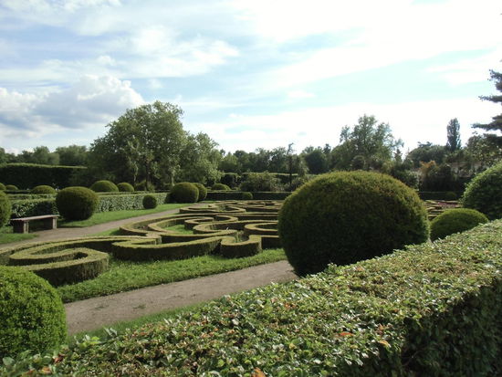 Der Unterhalt und die Pflege dieser Anlagen schafft Hunderte von Arbeitsplätzen in Kromeriz - während der Sommermonate