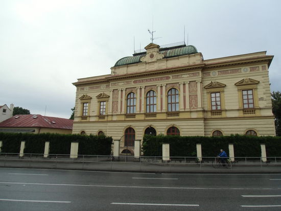 Vom Feinsten restauriert und als Gymnasium weiter genutzt.