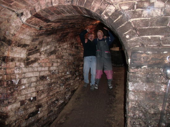 Zum Ausgang kann man rückwärts den Aufgang wählen, notfalls kippt man sanft auf den Hintern