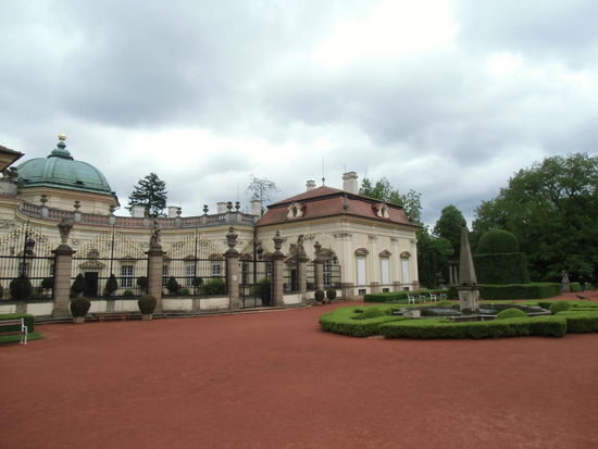 Der Vorgarten des Schlosses