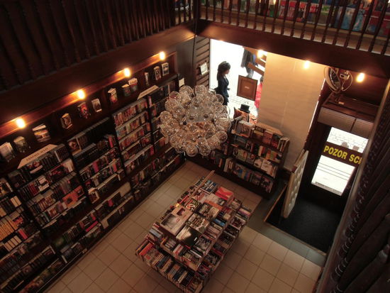 Buchhandlungen haben in Tschechien ihren eigenen Charme, besonders, wenn sie schon über 500 Jahre alt sind