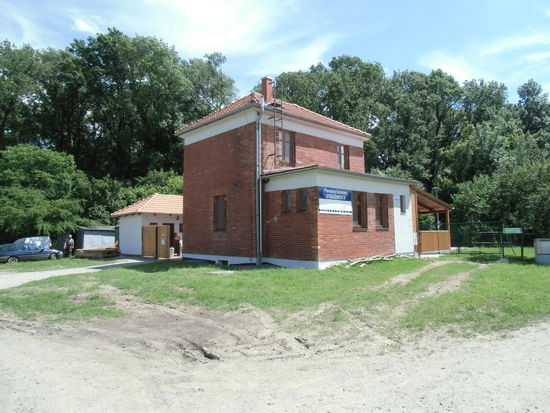 Auch die Schleusenwärterhäuser am Batuv-Kanal sind im Bauhaus-Stil wie die Wohnbauten in Zlin gestaltet