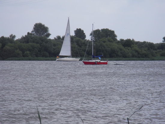 Das rote Boot wird unser Zuhause für die nächsten 4 Nächte sein.