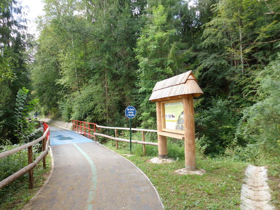 So kanns weitergehen: Bestes Spätsommerwetter, ein nagelneuer Radweg. Fast kein Verkehr.