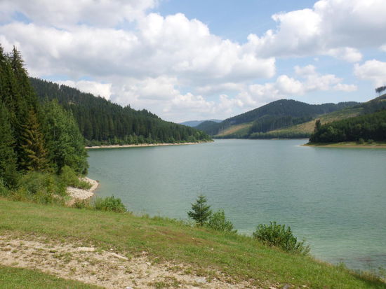 Den Aufstieg zum Stausee lassen wir uns nicht entgehen. Baden leider verboten, Wasserschutzgebiet.