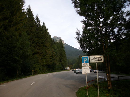 Unser Ziel ist erreicht: Unsere Unterkunft direkt am Waldrand, dort, wo der Wanderweg steil bergauf in die Mala Fatra führt. Morgen gehts rauf !