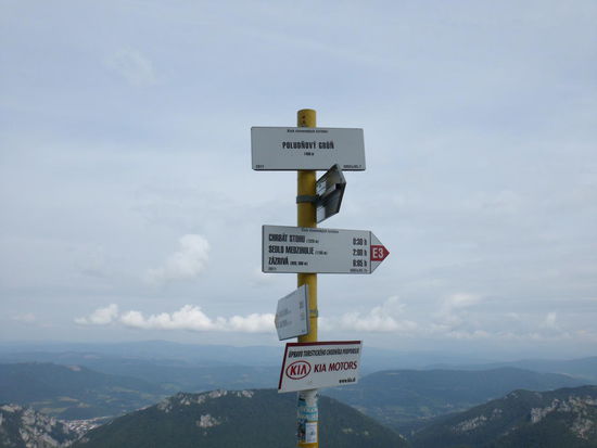 Poledhovy grun, 1460 ü.M. Hier sind wir erst oben. 800 Höhenmeter bis hier in einem Stück ohne viel Pausen, das hat geschlaucht!