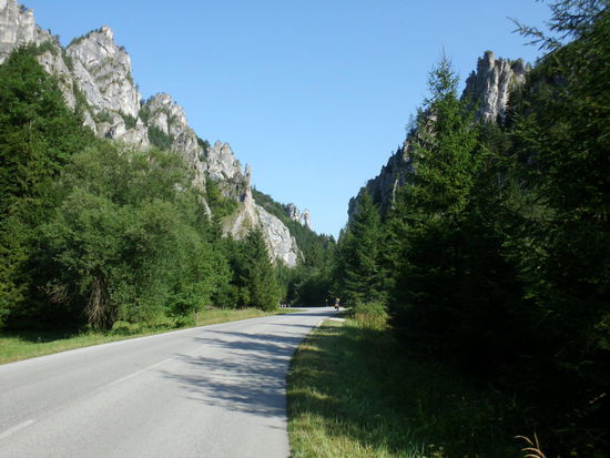 Doch wir schwingen uns in den Sattel, und bergab nach Zilina -25 km- ist es eine Freude!