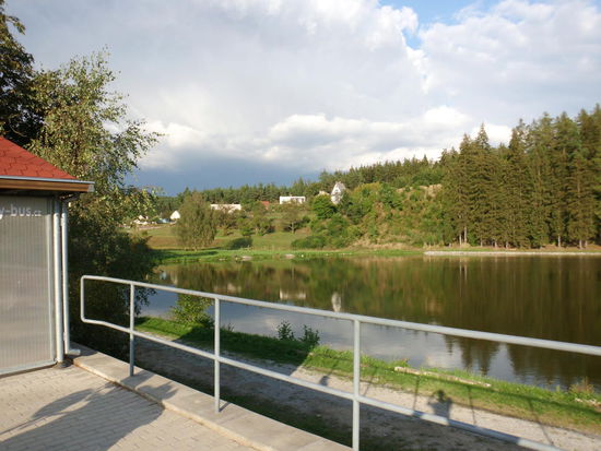 Unterwegs ein kleiner Stausee, von touristischer "Erschließung" ist nichts zu spüren