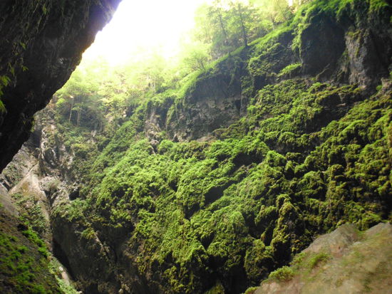 Zu Fuß kommt man hier nicht runter.