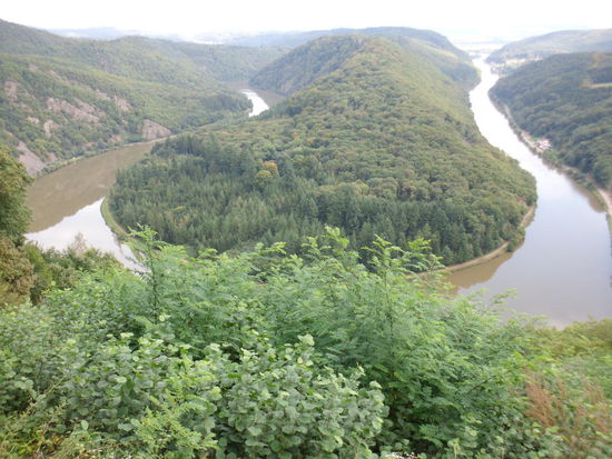 Das Starfoto von oben darf nicht fehlen. Aber um hier rauf zu kommen, hatten wir über eine Stunde einen langen Weg heraufzustrampeln, fast 400 Meter höher als das Flußbett!