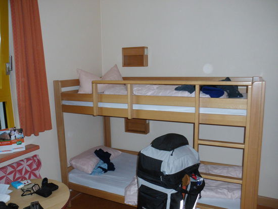 In der Jugendherberge Dreisbach-Mettlach brauchen wir das erste Mal keine Klamotten zu trocknen. Bewirtung und Service waren so vorbildlich, dass wir sie noch lange angenehm in Erinnerung behalten werden.