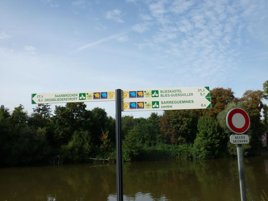 In den Tälern ein schönes erschlossenes Fahrradrevier, teilweise auf stillgelegten Bahntrassen oder am Kanal entlang auf dem Leinpfad. Hier werden wir keine großen Steigungen zu erwarten haben. Hoffen wir, dass das Wetter noch etwas besser wird.