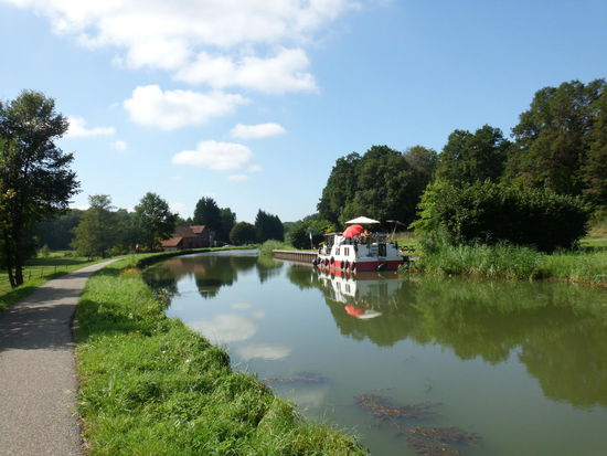 Was ist schöner, hier mit dem Rad lang oder auf dem Wasser per Boot ?