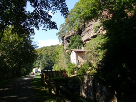 Hier durchquerte der Kanal die engste Stelle der Schlucht, genau hier befand sich eine Schleuse