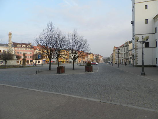 Der Hauptplatz der Kreisstadt Vyskov in der Abenddämmerung