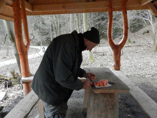 Die aufgeschnittenen Pampelmusen erweisen unterwegs sich als hervorragende Durstlöscher