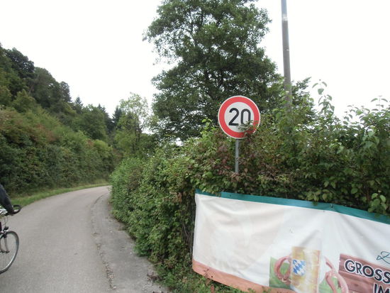 Da werden wir auf der schönen Gefällestrecke doch noch ausgebremst!