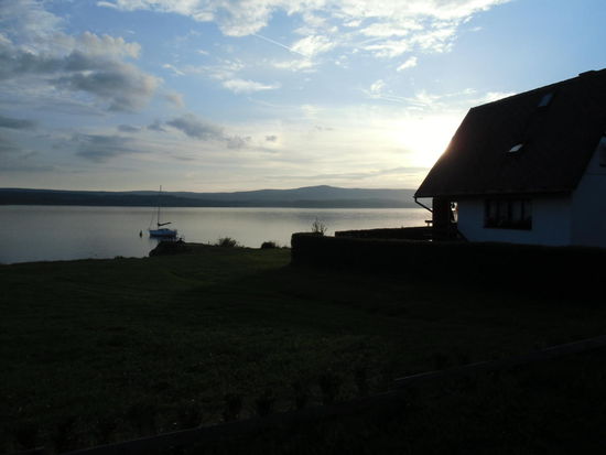 Abendstimmung und Einsamkeit an einer der belebtesten Stellen des Sees