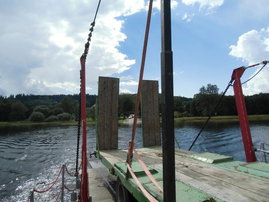 Zurück mit der Fähre nach Horni Plana am Nordufer des Moldaustausees