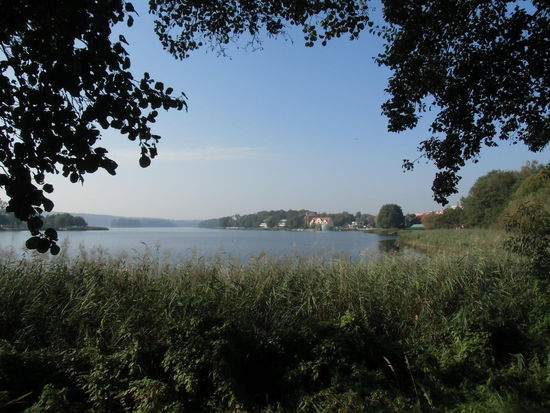 Der Blick von der Straße macht neugierig