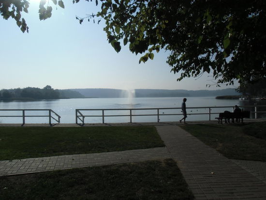 Kuranlagen wie in einem mondänen Kurbad, der Kurpark wieder hergerichtet, aber die zahlenden Gäste scheinen noch nicht hierher gefunden zu haben. Zwei Hotels gibt es hier, die viele leere Zimmer anbieten