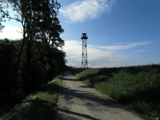 Auch die Bruderstaaten Polen und DDR hatten sich gegenseitig bewacht. Heute soll der Turm zum Aussichtspunkt ausgebaut werden, mit Erklärungen zu dessen Vergangenheit