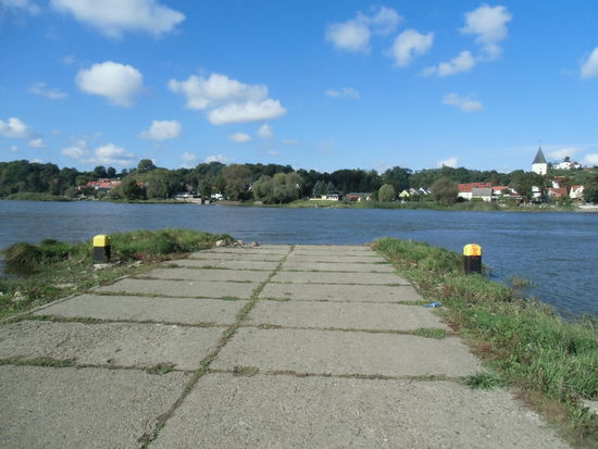 Blick auf Lebus, aber die Fährverbindung ist eingestellt.
