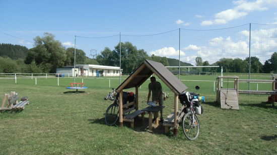 Gerade noch Sitzhöhe, aber Hauptsache:Schatten !