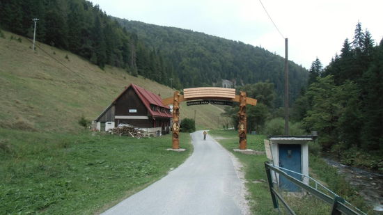 in der Nähe von Stratena hat man neu einen zünftigen Eingang ins Slowakische Paradies errichtet.