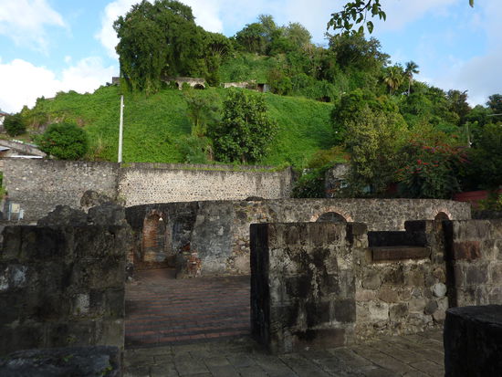Die ausgegrabenen Reste des Theaters, damals dem kulturellen Zentrum von St.Pierre