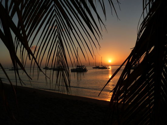 Der dritte Sonnenuntergang wird auf dem Bild festgehalten. Kaum zu glauben, das es nachts trotzdem noch regnen wird.