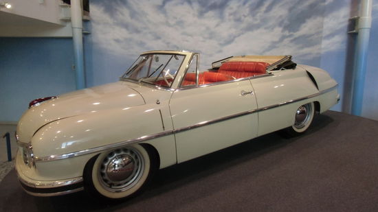 Beim Anblick im Museum sind wir doch erstaunt, welche Stromlinienformen hier schon vor 60 Jahren entwickelt wurden.