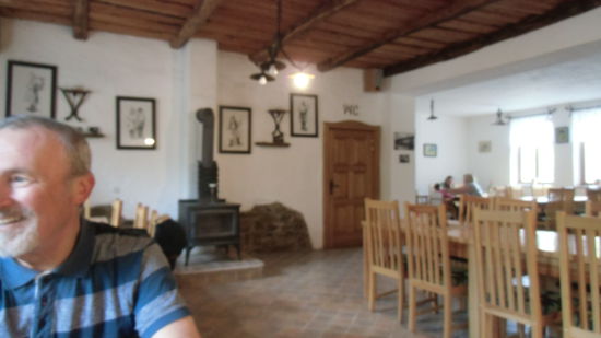 Überall kann man sich die Einkehr locker leisten: Der Halbe vom Faß kostet 1,15 €, das Mittagessen kaum mehr als 8 €.