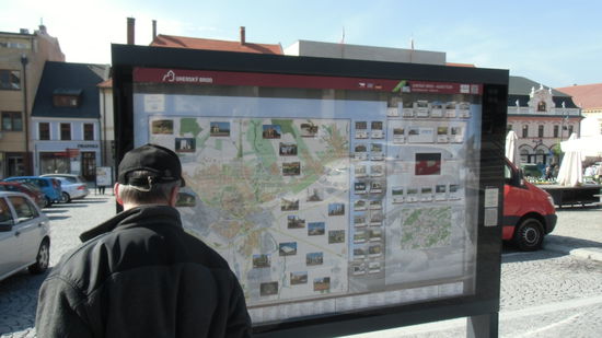 Alle Sehenswürdigkeiten auf einen Knopfdruck zu finden, in der Stadt selbst wie auch in der Umgebung. Vorbildlich! Leider nur in Tschechisch. Aber im tourist office bekommt man alle Informationen sogar in deutsch.