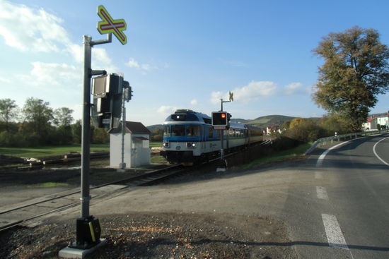 In Tschechien hat man bis heute noch jedes Gleis, das einmal verlegt wurde, in Betrieb gehalten. Für den Radler ideal: er kommt in die entlegensten Winkel, besonders, wenn sie an einem Pass liegen, ganz bequem und kann sich von dort bergab rollen lassen.