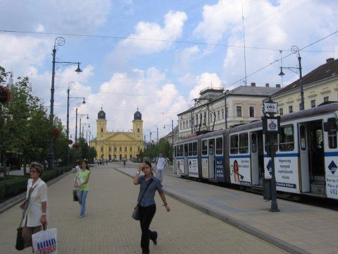 Debrecen war die Hochburg der reformierten Kirche, noch heute fällt der schlichte Baustil der Kathedrale ins Auge
