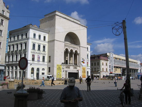 Das Theater in Temisoara, wenige Straßen davon entfernt begann 1990 die Entmachtung Ceaucescus mit blutigen Straßenkämpfen