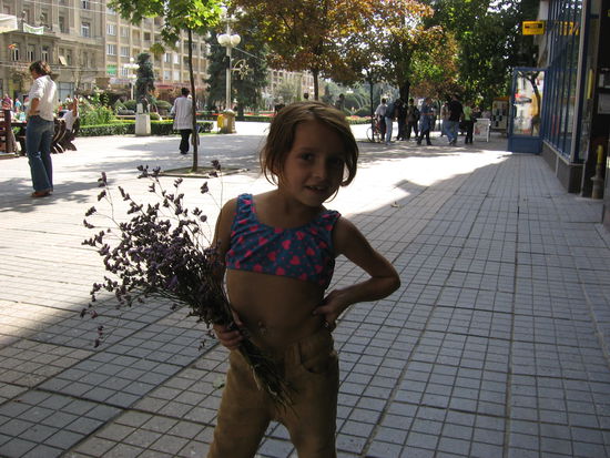 Bettelkinder in den Straßen, die von der Mafia gesteuert werden. Alles erbettelte Geld müssen sie gleich abliefern