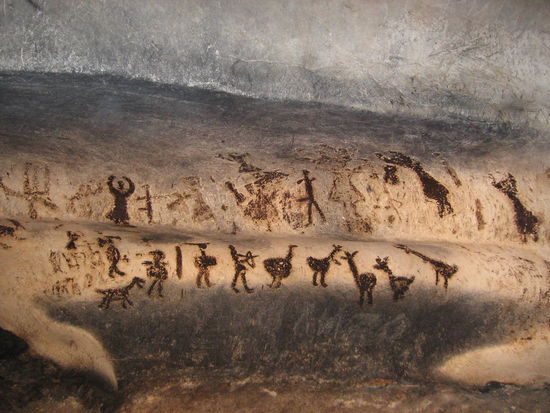 Vor über 10000 Jahren scheint es hier sogar Giraffen und Strauße gegeben zu haben, zumindest haben sie die Menschen so gezeichnet