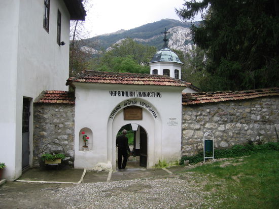 Die Klöster sind recht gepflegt, man ist auch auf Gäste vorbereitet, aber Touristenströme sind hier unbekannt