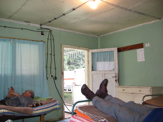 Übernachtung für 5 Euro für drei Mann, leider sind die Betten auch zu kurz !