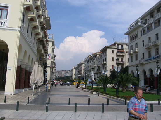 Nur Pfähle als Absperrungen ermöglichen parkfreie Zonen