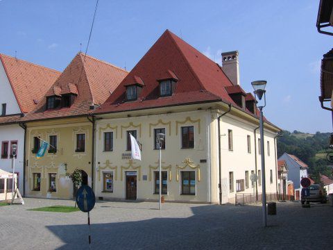 2000 noch ein Provinzkaff mit verfallender Innenstadt, umgeben von Plattenbauten, heute ein Juwel unter den Touristrenattraktionen: Bardejov
