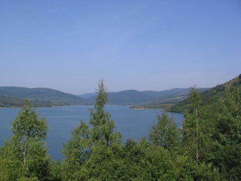 Natur pur: Der Trinkwasserstausee bei Staczin, im Hintergrund der riesige Naturpark Waldkarpaten, der sich auf dem Territorium von Polen, der Slowakei und der Ukraine befindet