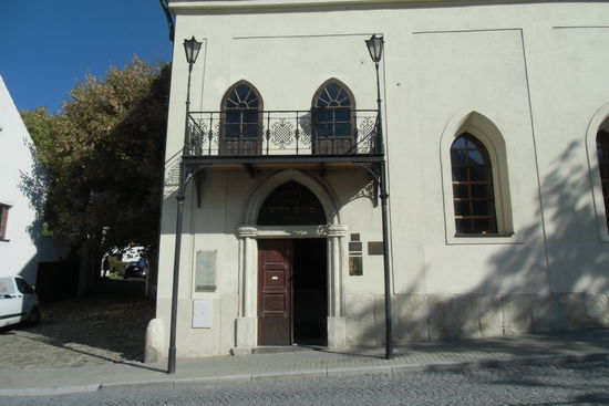 Die Führerin händigt uns ein Bild aus gleicher Perspektive aus dem Jahr 1946 aus. Kaum zu glauben, das so ein schmucker Bau wiedererstehen konnte.