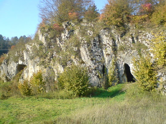 es bleiben hohle Zugänge zu unterirdischen Kalkhöhlen, ein Revier zum Erwandern!